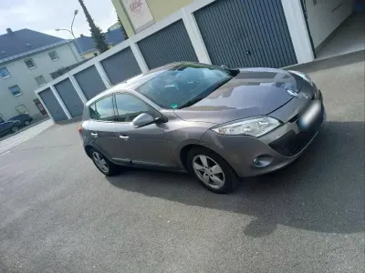 Gebraucht Renault Mégane GrandTour Dynamique 130 PS (95 kW) 2010 Grau Kombi