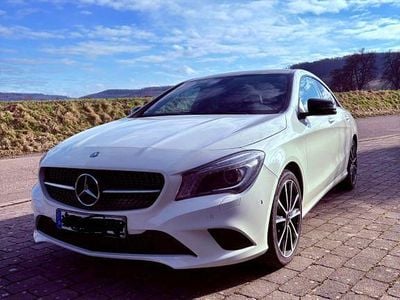 Gebraucht Mercedes CLA200 Night 156 PS (114 kW) 2014 Weiß Coupé