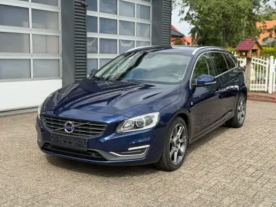 Gebraucht Volvo V60 Ocean Race 181 PS (133 kW) 2015 Blau Kombi