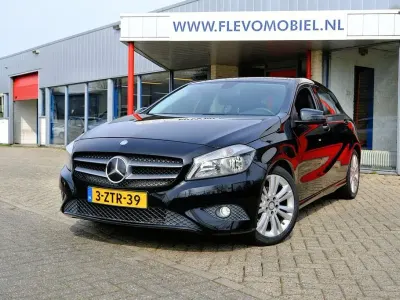 Gebraucht Mercedes A180 122 PS (89 kW) 2015 Schwarz Limousine