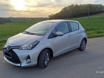 Second-hand Toyota Yaris Comfort 101 CP (74 kW) 2015 Argintiu Hatchback