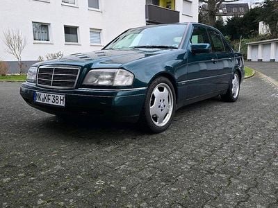Gebraucht Mercedes 250 113 PS (83 kW) 1995 Grün Limousine
