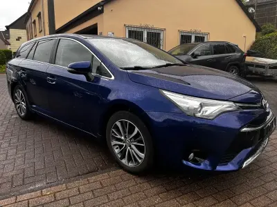 Gebraucht Toyota Avensis Edition-S 147 PS (108 kW) 2017 Blau Kombi