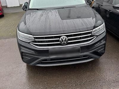 Gebraucht VW Tiguan Allspace Life 150 PS (110 kW) 2024 Schwarz SUV