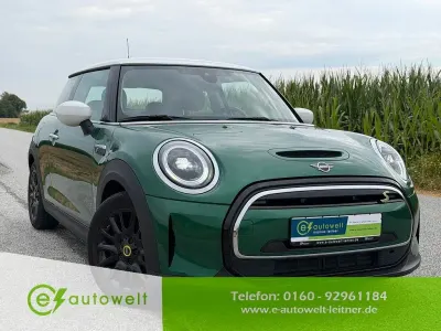 Gebraucht Mini Cooper SE Classic 135 kW (184 PS) 2021 British racing green iv metallic Kleinwagen