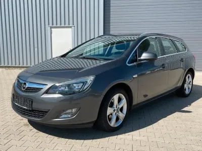 Gebraucht Opel Astra 140 PS (102 kW) 2011 Grau Kombi
