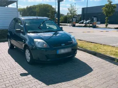 Gebraucht Ford Fiesta 70 PS (51 kW) 2008 Blau Kleinwagen