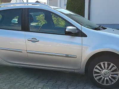 Gebraucht Renault Clio GrandTour Dynamique 103 PS (75 kW) 2011 Silber Kombi
