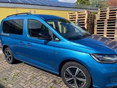 Używany VW Caddy California 122 KM (89 kW) 2021 Niebieski Minivan