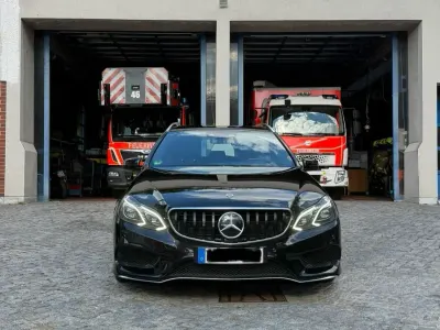 Gebraucht Mercedes E220 AMG 170 PS (125 kW) 2015 Schwarz Kombi