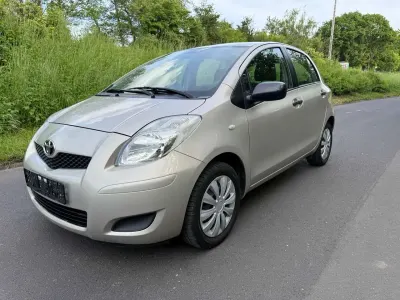 Gebraucht Toyota Yaris Cool 69 PS (50 kW) 2010 Silky gold mica metallic Kleinwagen