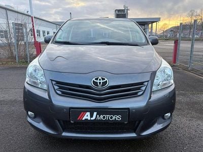 Gebraucht Toyota Verso Edition 132 PS (97 kW) 2010 Grau Van / Kleinbus