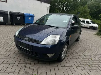 Gebraucht Ford Fiesta Ambiente 80 PS (58 kW) 2005 Dunkelblau Kleinwagen