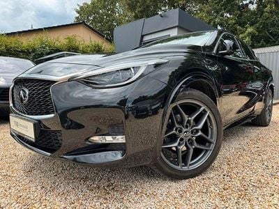 Infiniti Q30