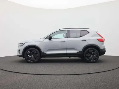 Neu Volvo XC40 Plus 197 PS (144 kW) 2026 Onyx black metallic SUV