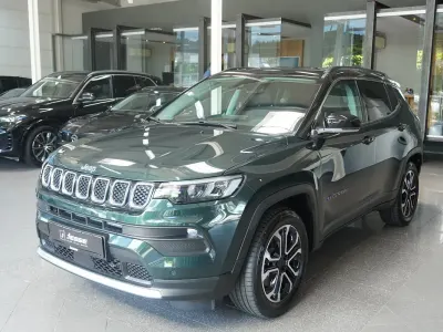 Gebraucht Jeep Compass Limited 179 PS (131 kW) 2022 Grün metallic SUV
