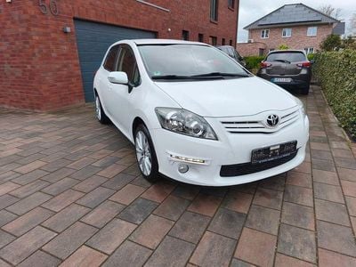 Second-hand Toyota Auris Life 132 CP (97 kW) 2011 Alb Hatchback