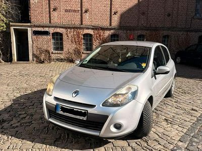 Gebraucht Renault Clio II 75 PS (55 kW) 2011 Silber Kleinwagen