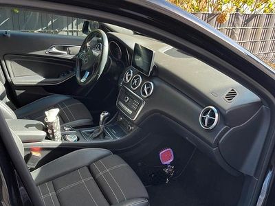 Gebraucht Mercedes A180 109 PS (80 kW) 2015 Schwarz Kleinwagen
