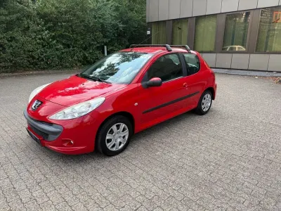 Gebraucht Peugeot 206 Basis 75 PS (55 kW) 2010 Rot Limousine