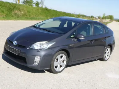 Używany Toyota Prius Executive 99 KM (72 kW) 2011 Szary Sedan/Limuzyna