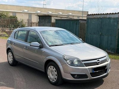Begagnad Opel Astra 125 HK (91 kW) 2005 Andere farben Sedan