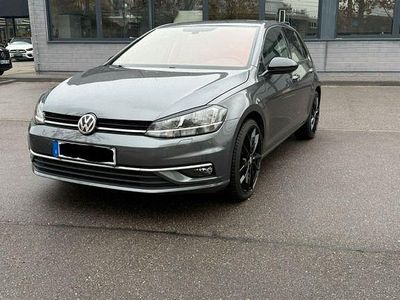 Używany VW Golf VII Sound 131 KM (96 kW) 2017 Szary Sedan/Limuzyna
