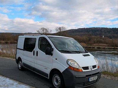 Weiß Gebraucht 2004 Renault Trafic Van / Kleinbus | 6.000 €