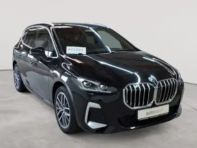 Gebraucht BMW 225 Active Tourer Performance 136 PS (100 kW) 2022 Saphirschwarz metallic Van / Kleinbus