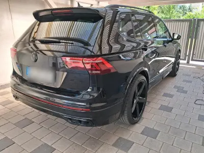 Gebraucht VW Tiguan Allspace Style 200 PS (147 kW) 2024 Schwarz SUV