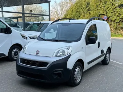 Gebraucht Fiat Fiorino 80 PS (58 kW) 2021 Rot Van / Kleinbus
