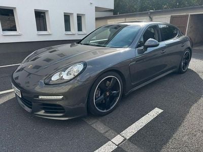 Grau Gebraucht 2015 Porsche Panamera Limousine | 33.900 € (Etwas zu teuer)
