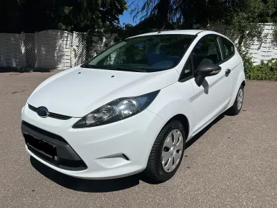 Gebraucht Ford Fiesta 60 PS (44 kW) 2012 Weiß Kleinwagen