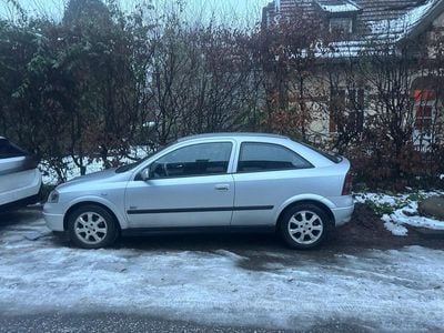 Second-hand Opel Astra 84 CP (61 kW) 2002 Argintiu Berlinǎ