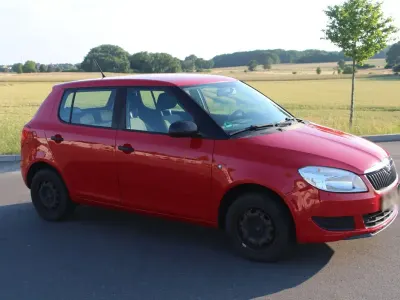 Gebraucht Skoda Fabia Family 69 PS (50 kW) 2013 Rot Limousine
