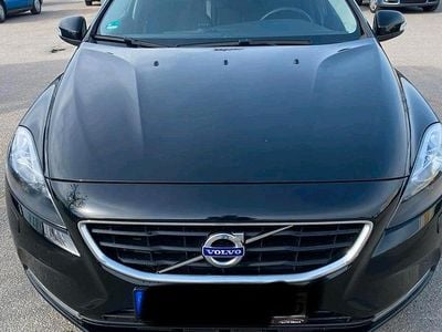 Second-hand Volvo V40 114 CP (83 kW) 2013 Negru Berlinǎ