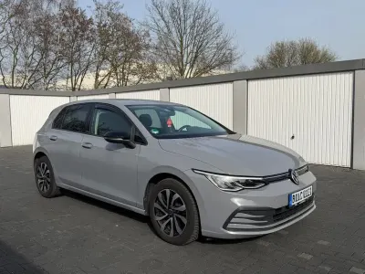 Używany VW Golf VIII 131 KM (96 kW) 2020 Szary Sedan/Limuzyna