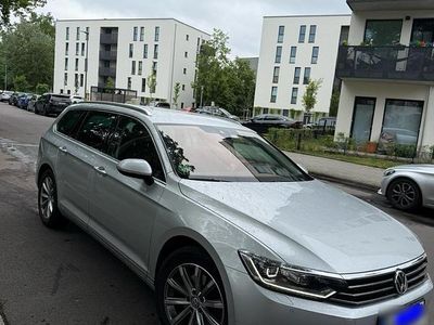 Gebraucht VW Passat Highline 150 PS (110 kW) 2019 Silber Kombi