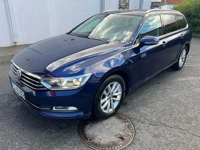 Gebraucht VW Passat Comfortline 150 PS (110 kW) 2018 Blau Kombi