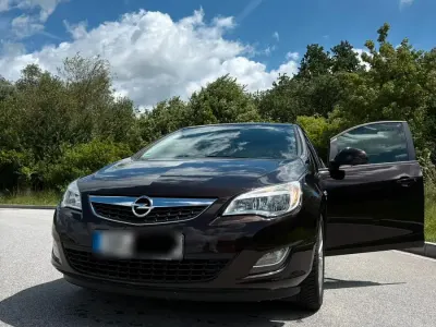 Gebraucht Opel Astra 140 PS (102 kW) 2012 Braun Limousine