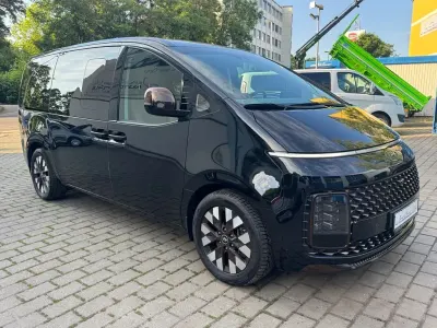 Gebraucht Hyundai Staria Signature 177 PS (130 kW) 2023 Schwarz Van / Kleinbus