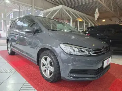 Gebraucht VW Touran Active 150 PS (110 kW) 2023 Grau Van / Kleinbus