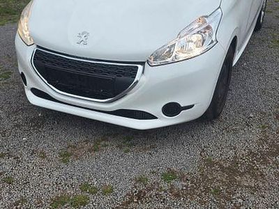 Weiß Gebraucht 2013 Peugeot 208 Active Kleinwagen | 5.100 € (Fairer Preis)