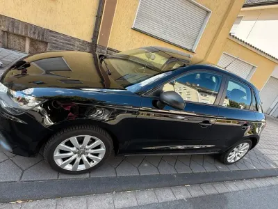 Gebraucht Audi A1 Sportback 86 PS (63 kW) 2014 Schwarz Kleinwagen
