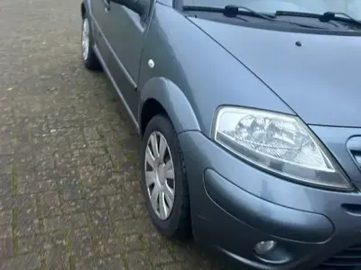 Usado Citroën C3 Comfort 90 CV (66 kW) 2008 Gris Berlina
