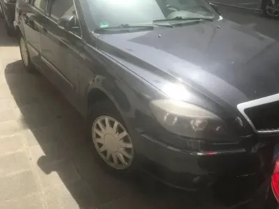 Gebraucht Brilliance BS4 101 PS (74 kW) 2011 Schwarz Limousine