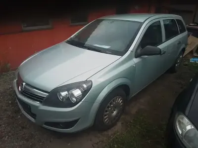 Gebraucht Opel Astra 113 PS (83 kW) 2009 Silber Limousine