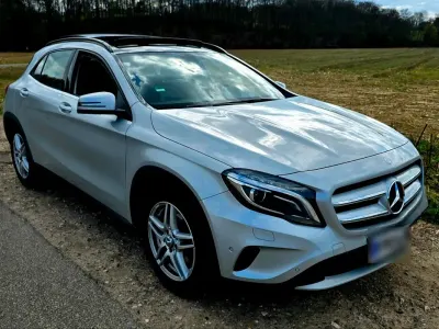 Usata Mercedes GLA200 156 CV (114 kW) 2015 Argento SUV
