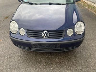 Second-hand VW Polo Comfortline 64 CP (47 kW) 2003 Albastru Berlinǎ