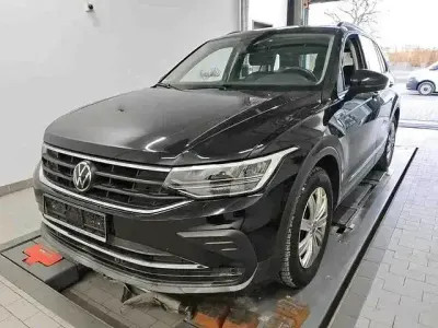 Gebraucht VW Tiguan Life 150 PS (110 kW) 2022 Schwarz SUV